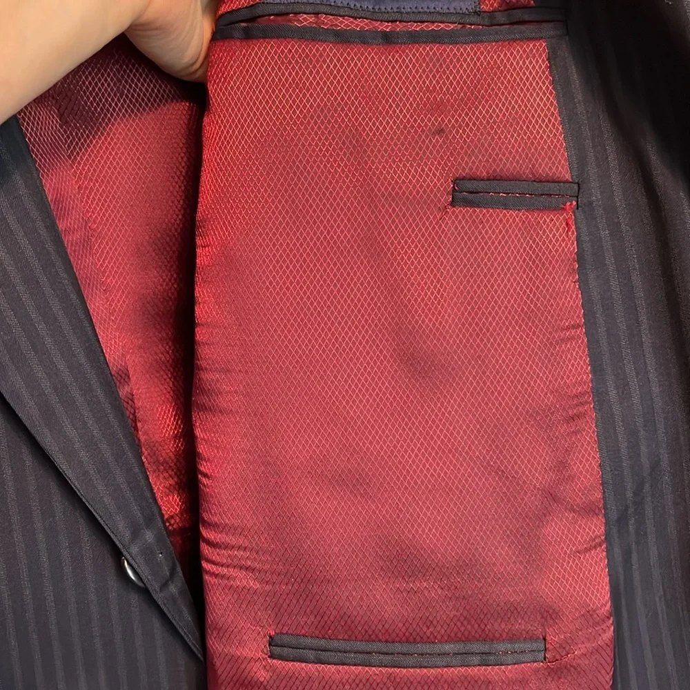 Tom James, Men’s Custom made wool suit, size 50R, pants W40/L 28